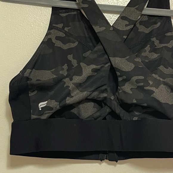 Fabletics camo zip sports bra, size M - Picture 3 of 4